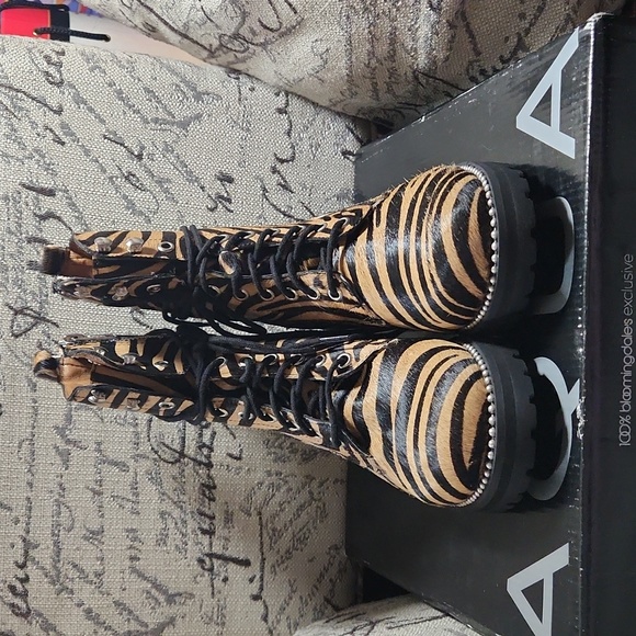 Aqua Women’s Tiger Print Jax Studded Hiker Combat Boots Lace Up Round Toe - Picture 3 of 5